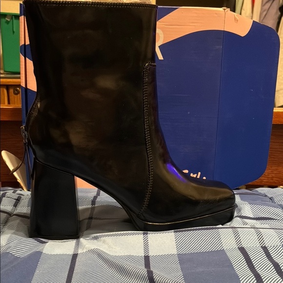 Trary Glossy Black Heeled Boots size 9.5 - Picture 6 of 8